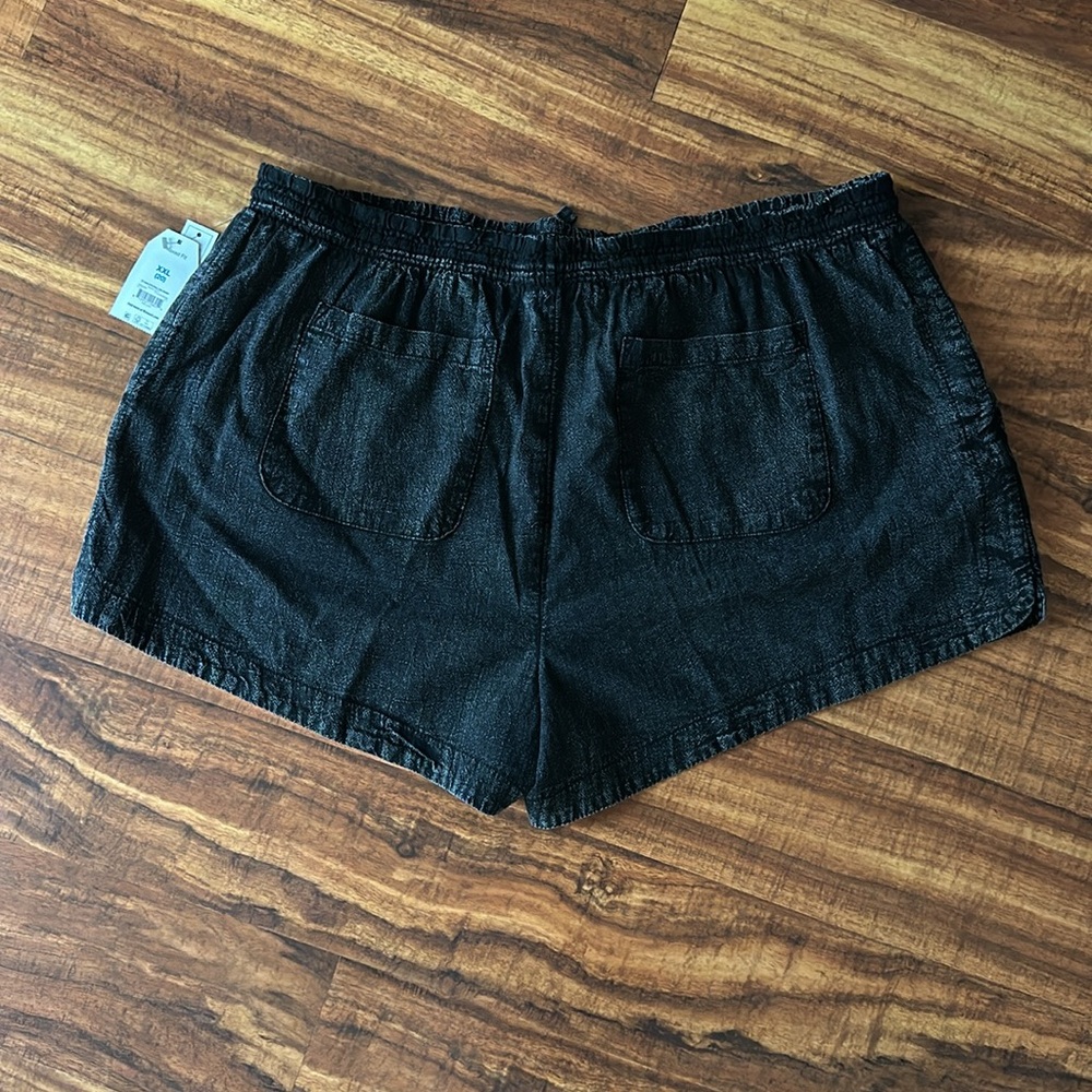 Shorts - Picture 2 of 3